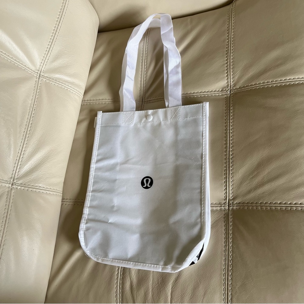 🆓 🆕 LULULEMON Reusable Small  Shopping Tote Bag - NWOT